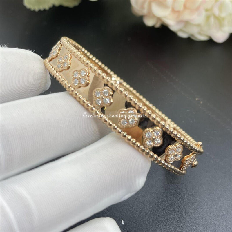 Van Cleef & Arpels VCARO25N00 Perlée clovers bracelet Rose gold Diamond 10