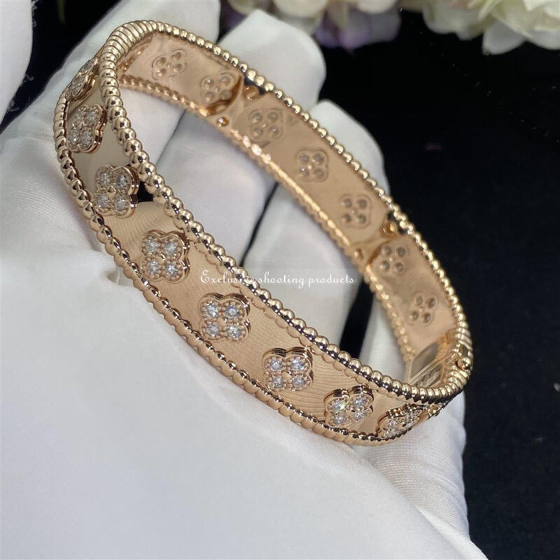 Van Cleef & Arpels VCARO25N00 Perlée clovers bracelet Rose gold Diamond 12