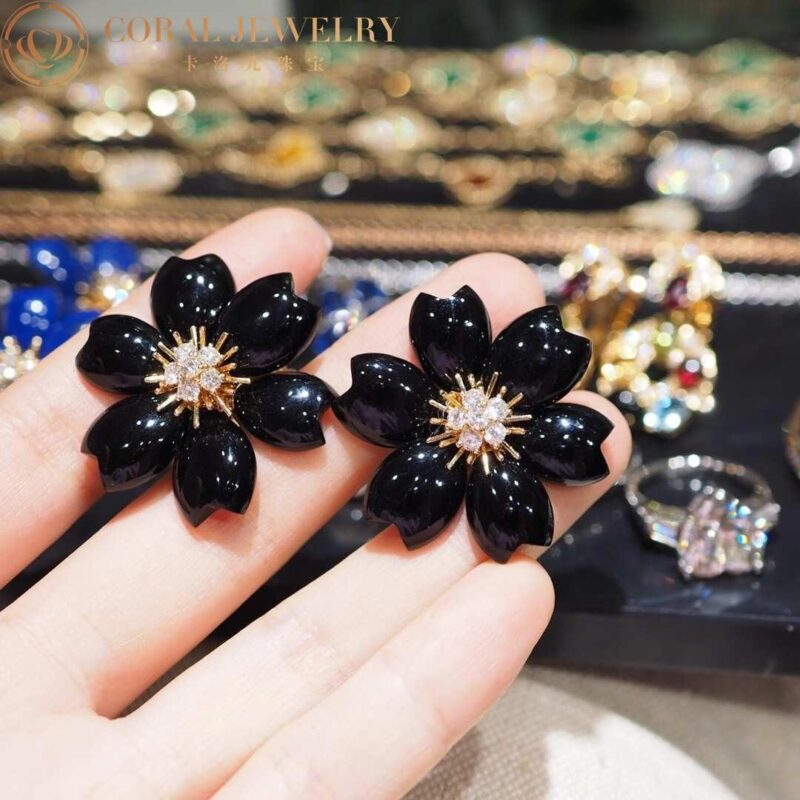 Van Cleef & Arpels VCARO9B200 Rose de Noël earrings small model Yellow gold Diamond Onyx earrings 12