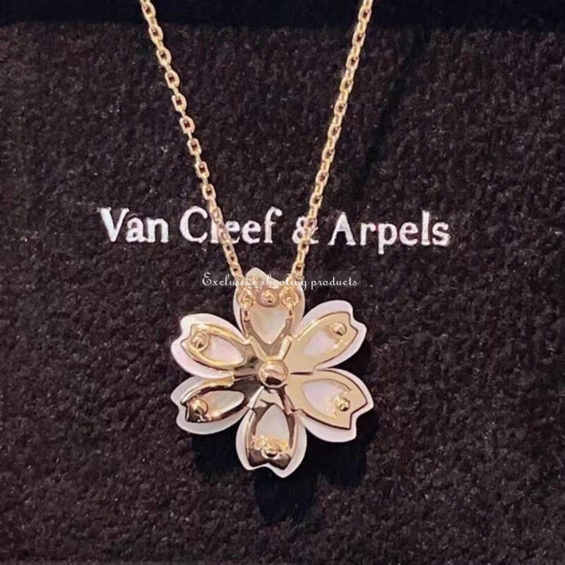 Van Cleef & Arpels VCARP7T000 Rose de Noël pendant mini model Yellow gold Diamond Mother-of-pearl Necklace 10