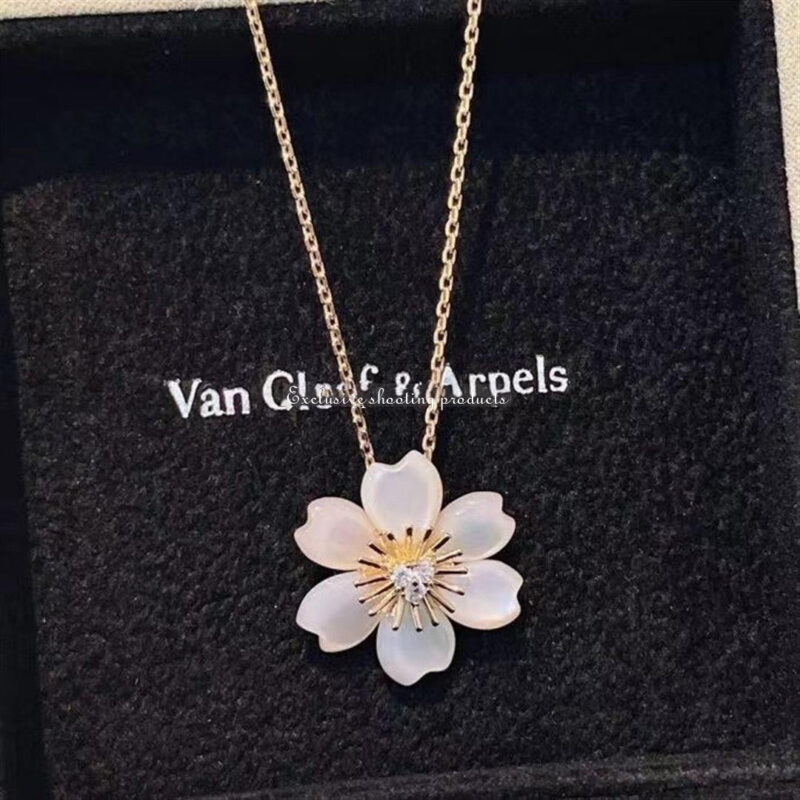Van Cleef & Arpels VCARP7T000 Rose de Noël pendant mini model Yellow gold Diamond Mother-of-pearl Necklace 8