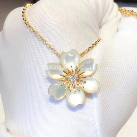 Van Cleef & Arpels VCARP7T000 Rose de Noël pendant mini model Yellow gold Diamond Mother-of-pearl Necklace 11