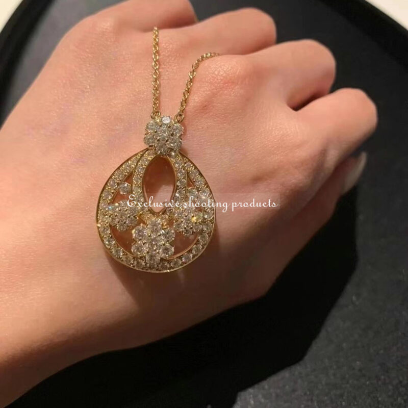 Van Cleef & Arpels VCARO9TK00 Snowflake pendant small model Yellow gold Diamond Necklace 5