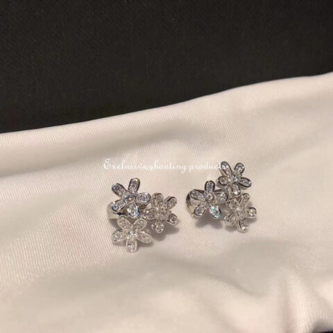 Van Cleef & Arpels Socrate earrings VCARB14300 3 flowers White gold Diamond earrings 5