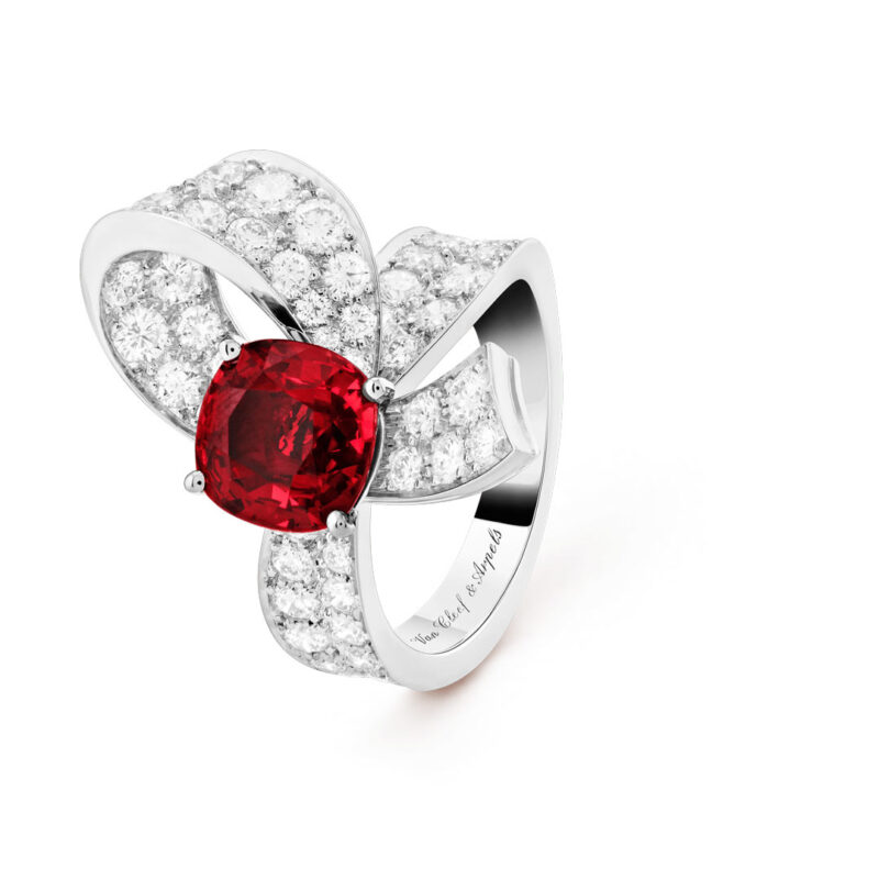 Van Cleef & Arpels VCARP0DJ00 Ring Unique Solitaires Boucle solitaire 3.02 ct Platinum Ring 1