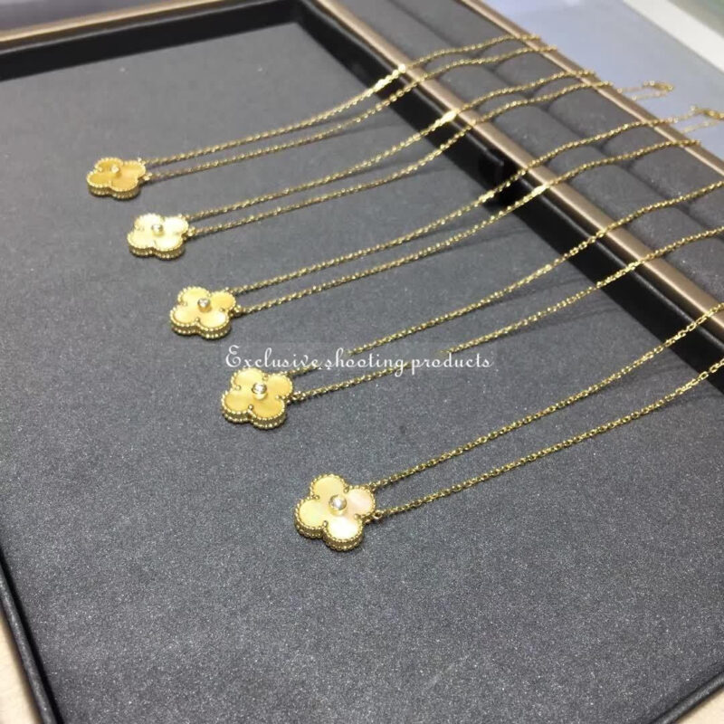 Van Cleef & Arpels Necklace Vintage Alhambra 2018 Holiday Necklace Yellow Gold Mother-of-pearl Necklace 10