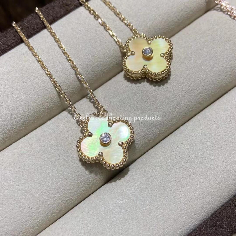 Van Cleef & Arpels Necklace Vintage Alhambra 2018 Holiday Necklace Yellow Gold Mother-of-pearl Necklace 6