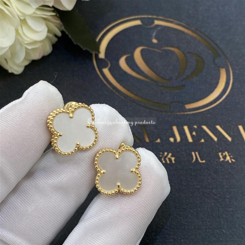 Van Cleef & Arpels VCARA44100 Vintage Alhambra Earrings Yellow gold Mother-of-pearl Earrings 4