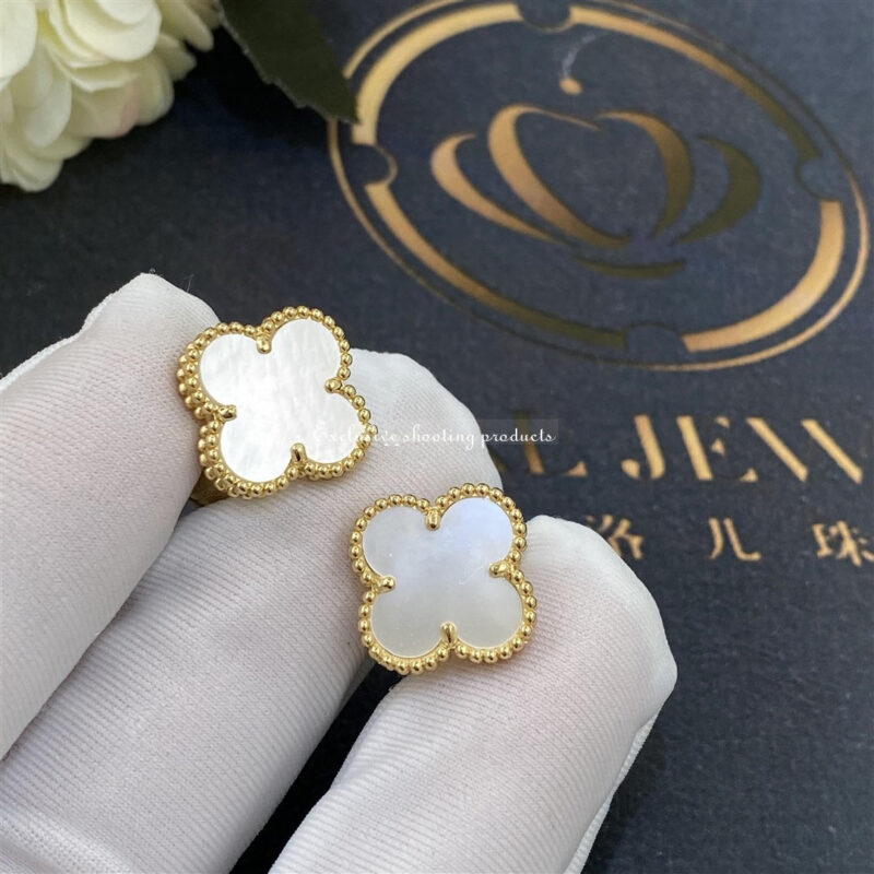 Van Cleef & Arpels VCARA44100 Vintage Alhambra Earrings Yellow gold Mother-of-pearl Earrings 3