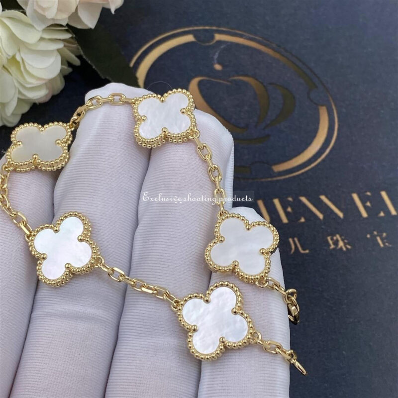 Van Cleef & Arpels VCARA41800 Vintage Alhambra bracelet 5 motifs Yellow gold Mother-of-pearl bracelet 7