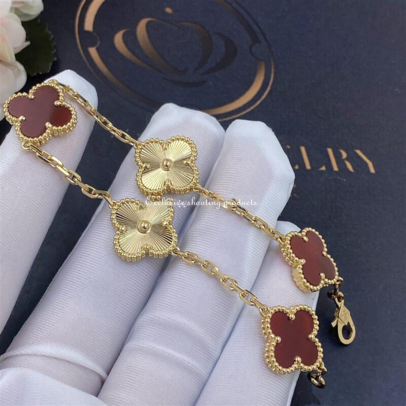 Van Cleef & Arpels VCARP7RP00 Vintage Alhambra bracelet 5 motifs Yellow Gold Edition bracelet 6