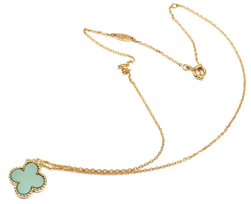Van Cleef & Arpels Necklace Vintage Alhambra pendant Green Chalcedony 18 Karat Yellow Gold Necklace 2