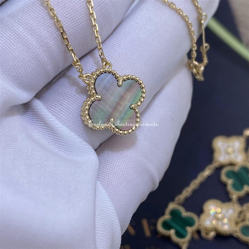 Van Cleef & Arpels VCARP4KK00 Necklaces Vintage Alhambra pendant Yellow gold Mother-of-pearl 6