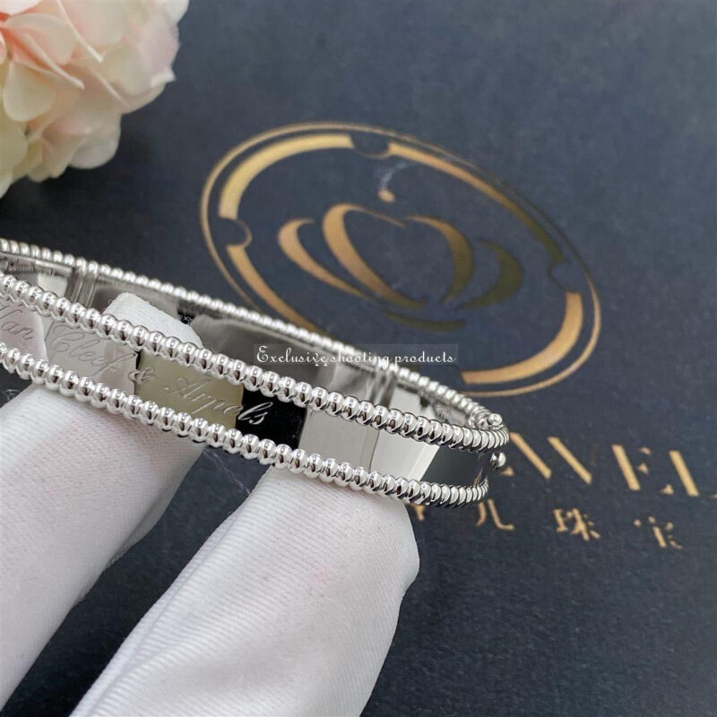 Van Cleef & Arpels Perlée signature VCARP3K800 bracelet White gold 7