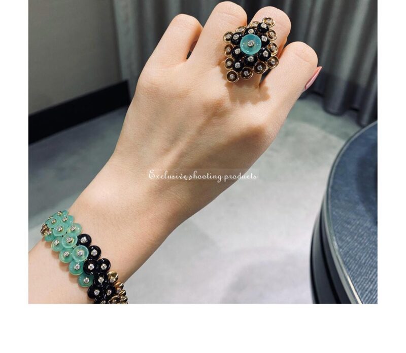 Van Cleef & Arpels VCARO6W300 Bouton d’or bracelet Yellow gold Chrysoprase Diamond Onyx bracelet 3