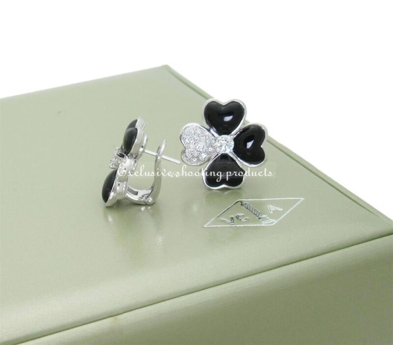 Van Cleef & Arpels Cosmos earrings VCARO5BZ00 medium mode White gold Diamond Onyx earrings 2
