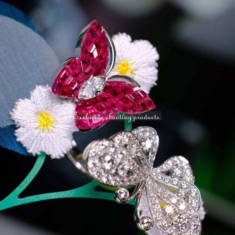 Van Cleef & Arpels VCARF27100 Flying Butterfly between the finger ring Mystery-Set Ruby Two Flying Butterfly ring 2