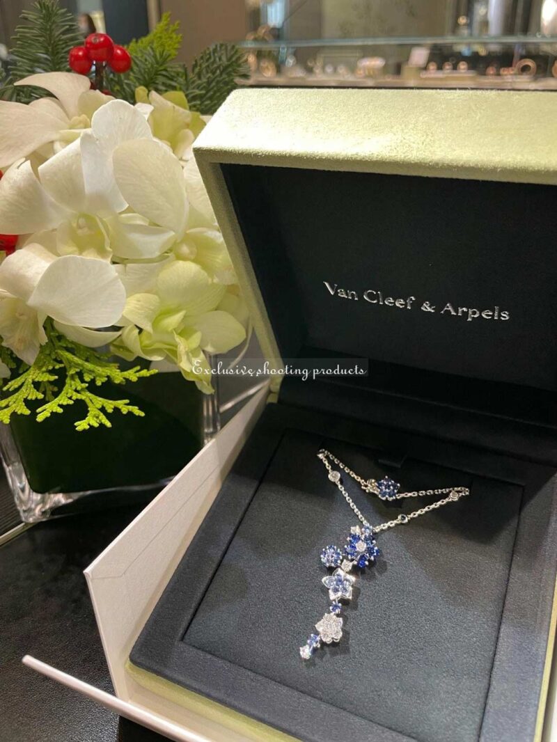 Van Cleef & Arpels VCARP05J00 Folie des Prés pendant White gold Diamond Sapphire Necklace 11
