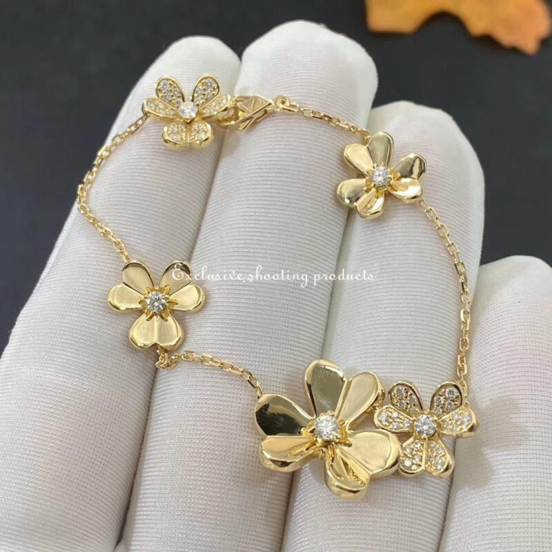 Van Cleef & Arpels VCARP3W400 Frivole bracelet 5 flowers Yellow gold Diamond bracelet 7