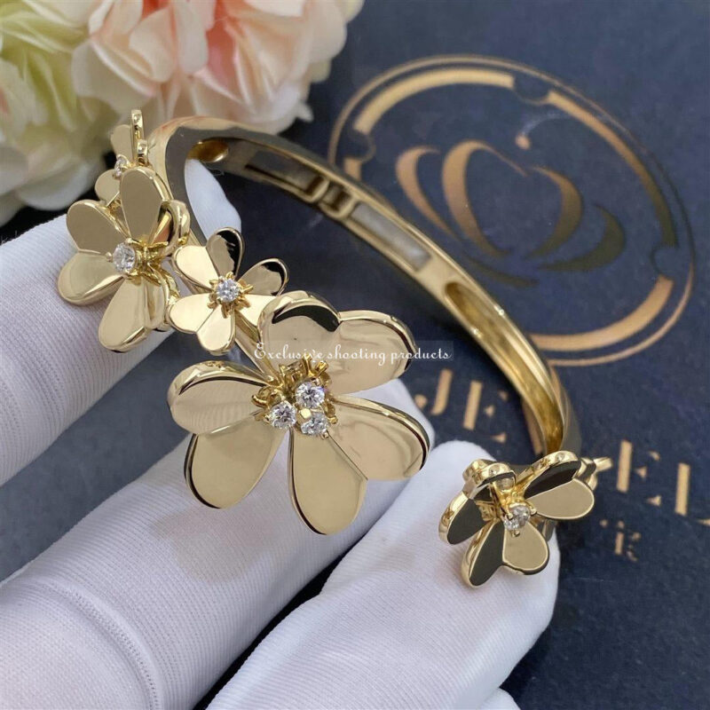 Van Cleef & Arpels VCARP6L200 Frivole bracelet 7 flowers Yellow gold Diamond bracelet 4