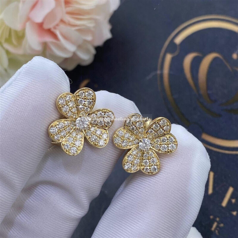 Van Cleef & Arpels VCARP0J900 Frivole earrings small model Yellow gold Diamond earrings 7