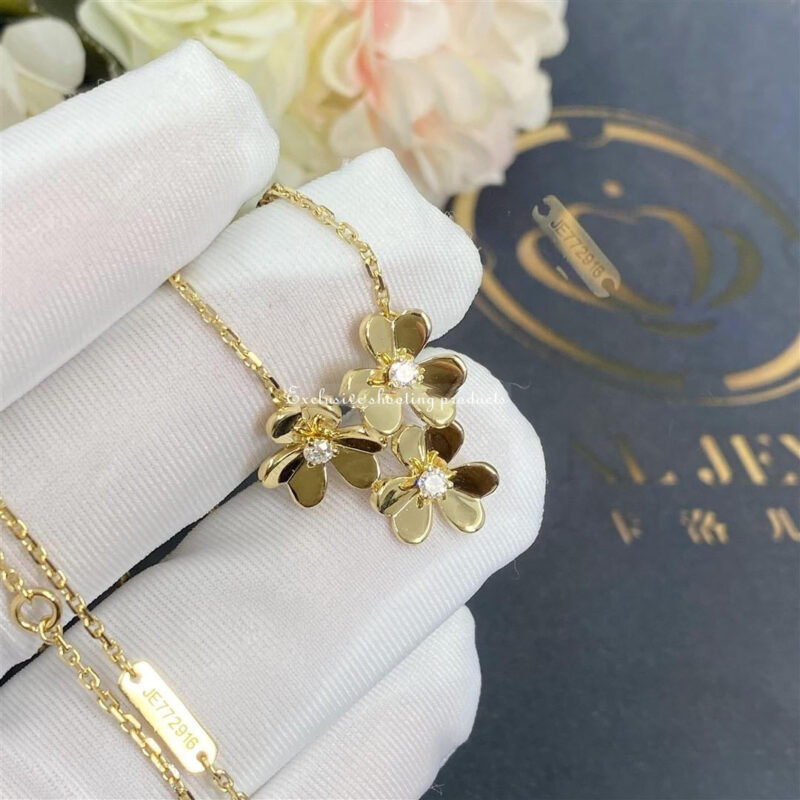 Van Cleef & Arpels VCARP2DU00 Frivole pendant 3 flowers mini model Yellow gold Diamond 2