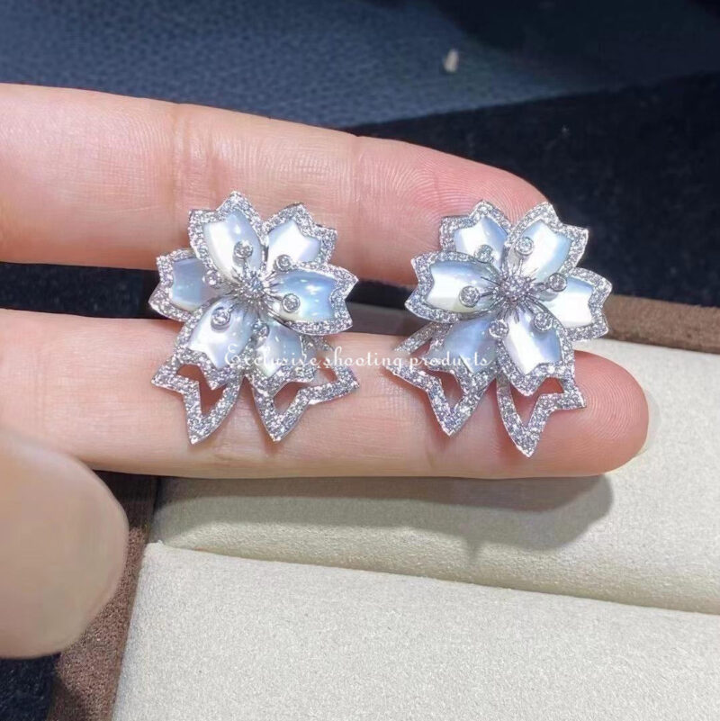Van Cleef & Arpels VCARP7EQ00 Hellébore Earrings White Gold Diamond Mother-of-pearl Earrings 2