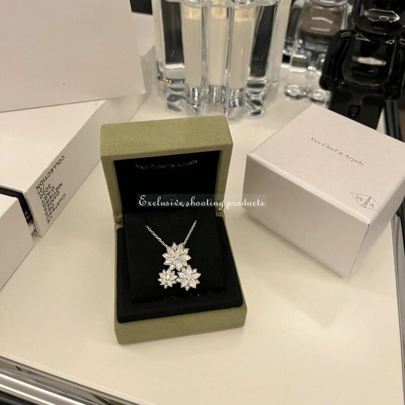 Van Cleef & Arpels VCARP7TG00 Lotus pendant 3 flowers White gold Diamond Necklace 8