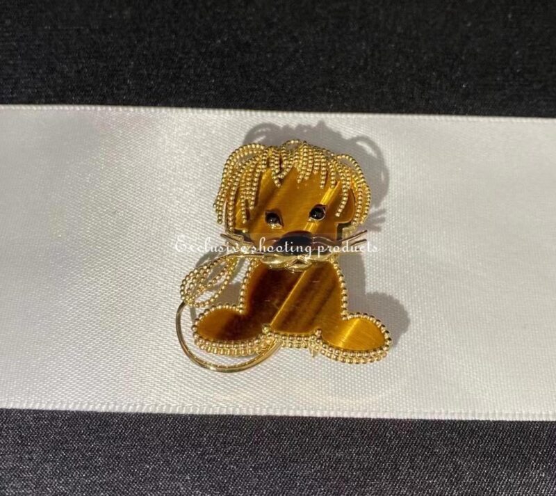 Van VCARP2AQ00 Cleef & Arpels Lucky Animals Lion clip Yellow gold Onyx Tiger Eye clip 2