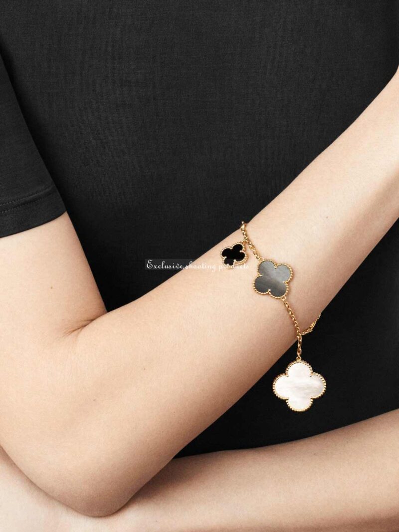 Van Cleef & Arpels VCARD78700 Magic Alhambra bracelet 5 motifs Yellow gold Mother-of-pearl Onyx bracelet 5