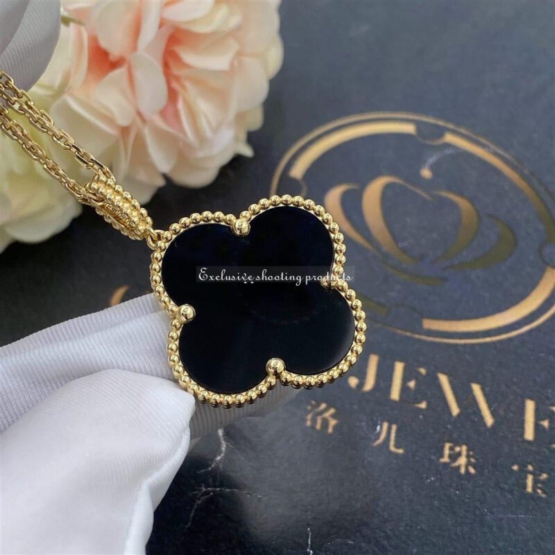 Van Cleef & Arpels VCARO49M00 Magic Alhambra long necklace 1 motif Yellow gold Onyx necklace 3