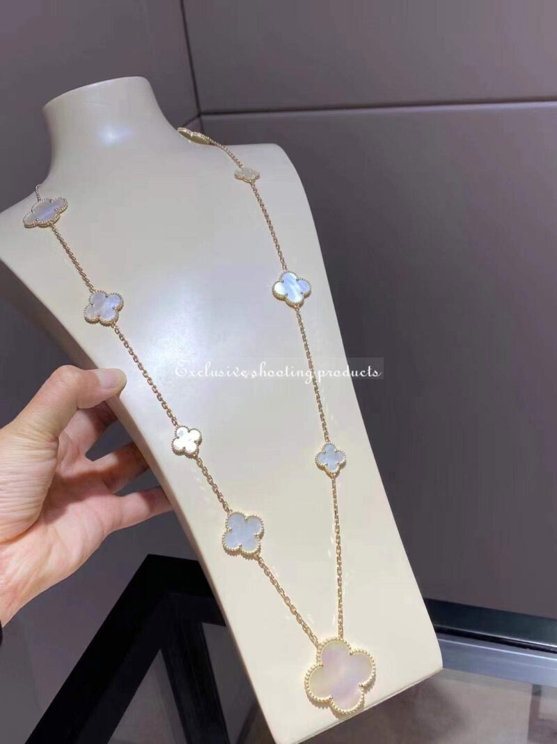 Van Cleef & Arpels VCARD79500 Magic Alhambra long necklace 11 motifs Yellow gold Mother-of-pearl necklace 3