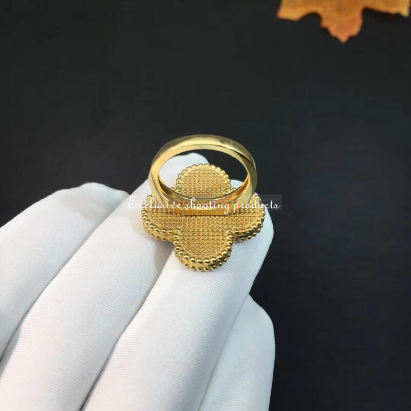 Van Cleef & Arpels VCARO3AV00 Magic Alhambra ring Yellow gold Malachite ring 2