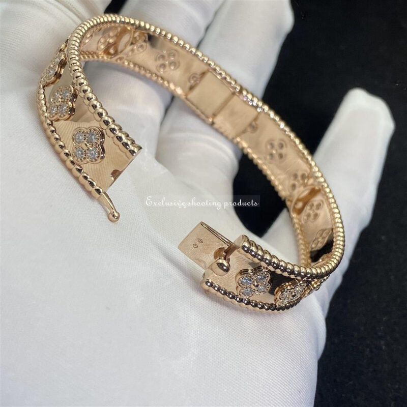 Van Cleef & Arpels VCARO25N00 Perlée clovers bracelet Rose gold Diamond 2