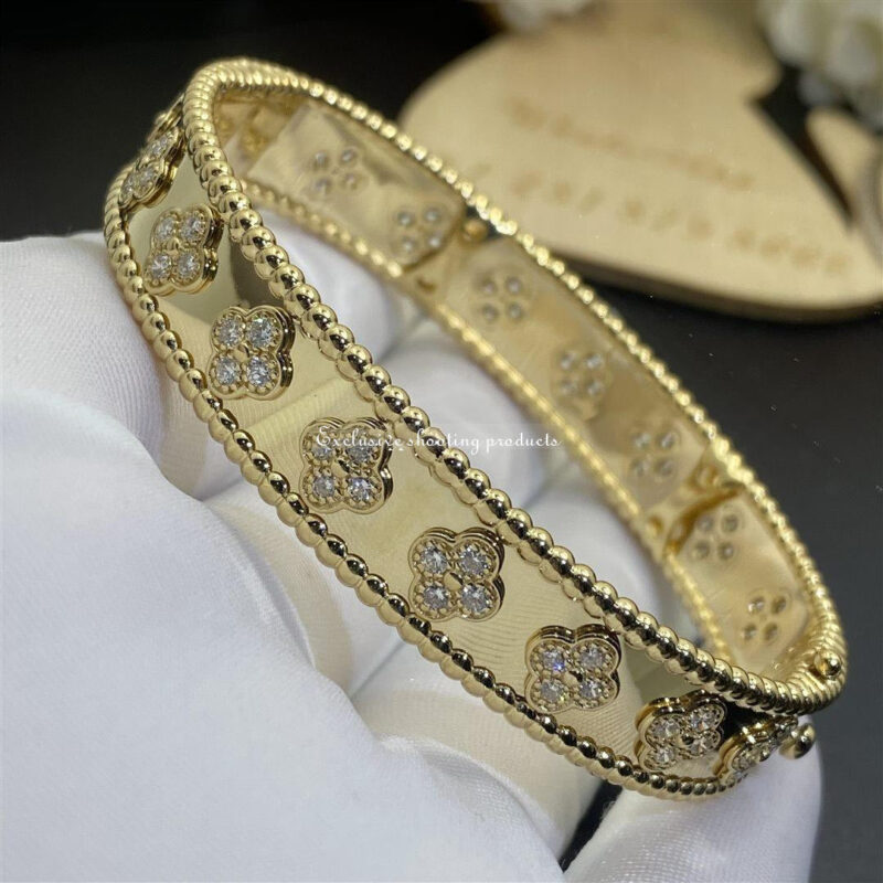 Van Cleef & Arpels VCARO56300 Perlée clovers bracelet Yellow gold Diamond 3