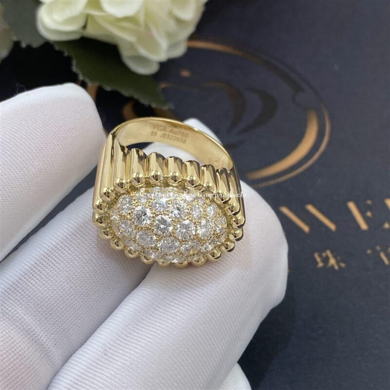 Van Cleef & Arpels VCARP6AP00 Perlée diamonds pavé ring Yellow gold Diamond ring 3