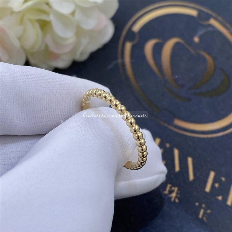 Van Cleef & Arpels VCARN95Q00 Perlée pearls of gold ring small model Yellow gold ring 3