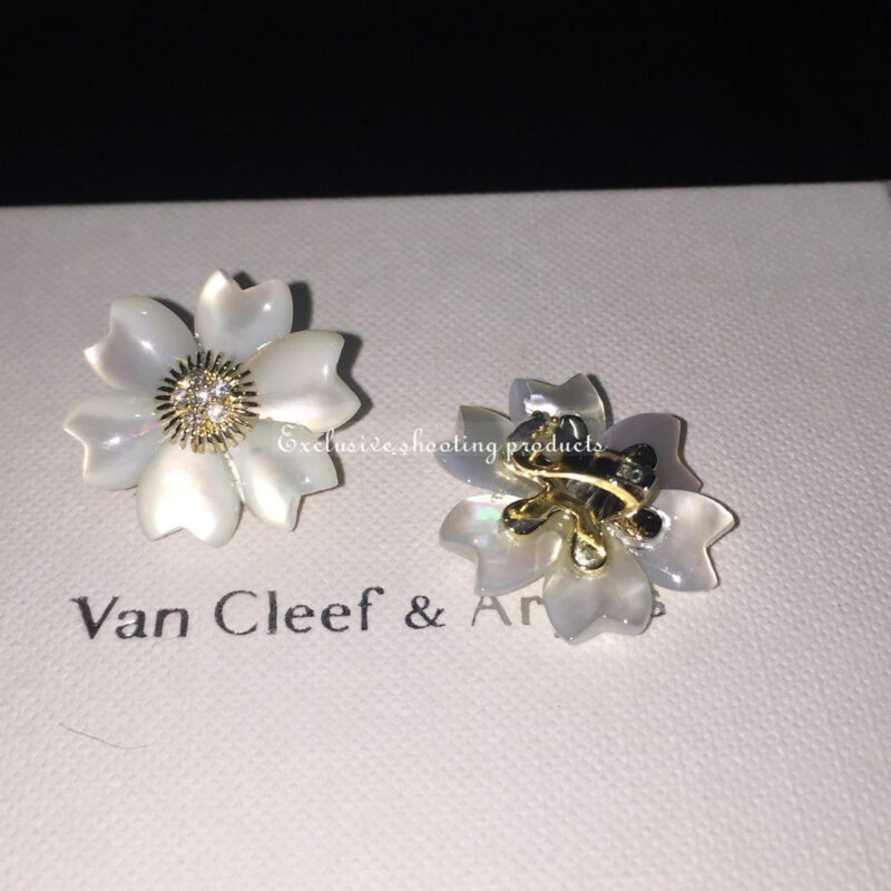 Van Cleef & Arpels Rose de VCARA55600 Noël earrings small model Yellow gold Diamond Mother-of-pearl earrings 7