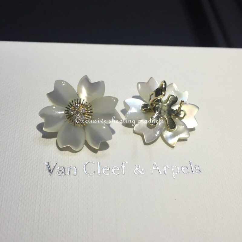 Van Cleef & Arpels Rose de VCARA55600 Noël earrings small model Yellow gold Diamond Mother-of-pearl earrings 6