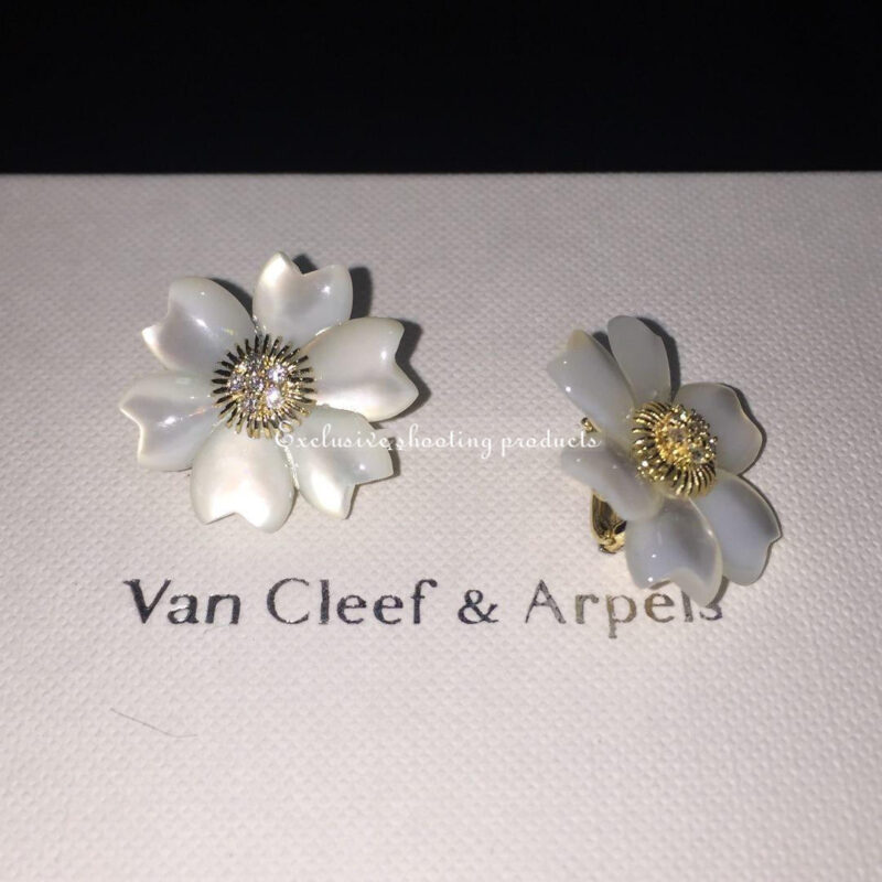 Van Cleef & Arpels Rose de VCARA55600 Noël earrings small model Yellow gold Diamond Mother-of-pearl earrings 4