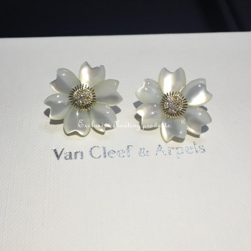 Van Cleef & Arpels Rose de VCARA55600 Noël earrings small model Yellow gold Diamond Mother-of-pearl earrings 3