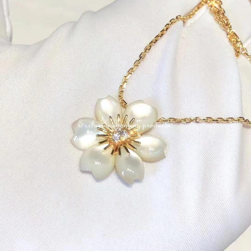 Van Cleef & Arpels VCARP7T000 Rose de Noël pendant mini model Yellow gold Diamond Mother-of-pearl Necklace 5