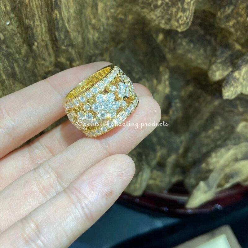 Van Cleef & Arpels VCARO3RV00 Snowflake Diamond ring Yellow gold ring 9