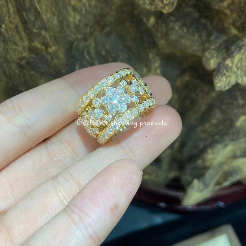 Van Cleef & Arpels VCARO3RV00 Snowflake Diamond ring Yellow gold ring 2