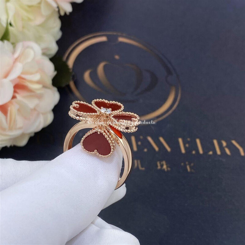 Van Cleef & Arpels VCARN5P600 Sweet Alhambra effeuillage ring Rose gold Carnelian Diamond ring 3