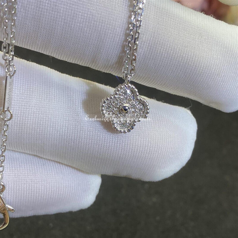 Van Cleef & Arpels Vintage Alhambra Necklaces VCARO85900 pendant White gold Diamond 4