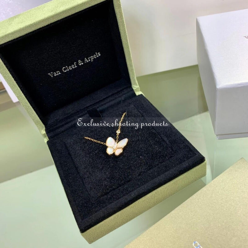 Van Cleef & Arpels VCARO8FO00 Two Butterfly pendant Rose gold Diamond Mother-of-pearl Necklaces 3