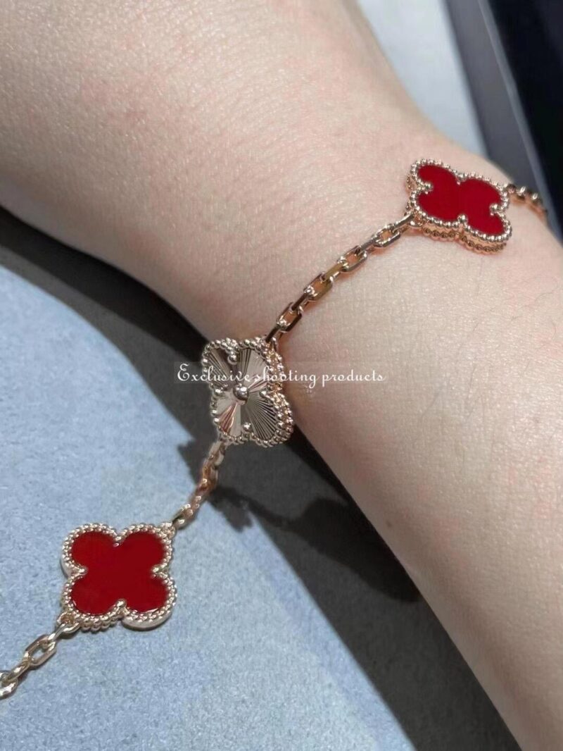 Van Cleef & Arpels VCARP7RP00 Vintage Alhambra bracelet 5 motifs Rose gold Carnelian bracelet 3