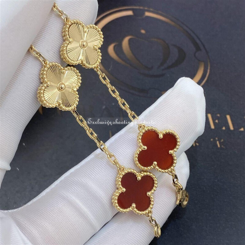 Van Cleef & Arpels VCARP7RP00 Vintage Alhambra bracelet 5 motifs Yellow Gold Edition bracelet 4