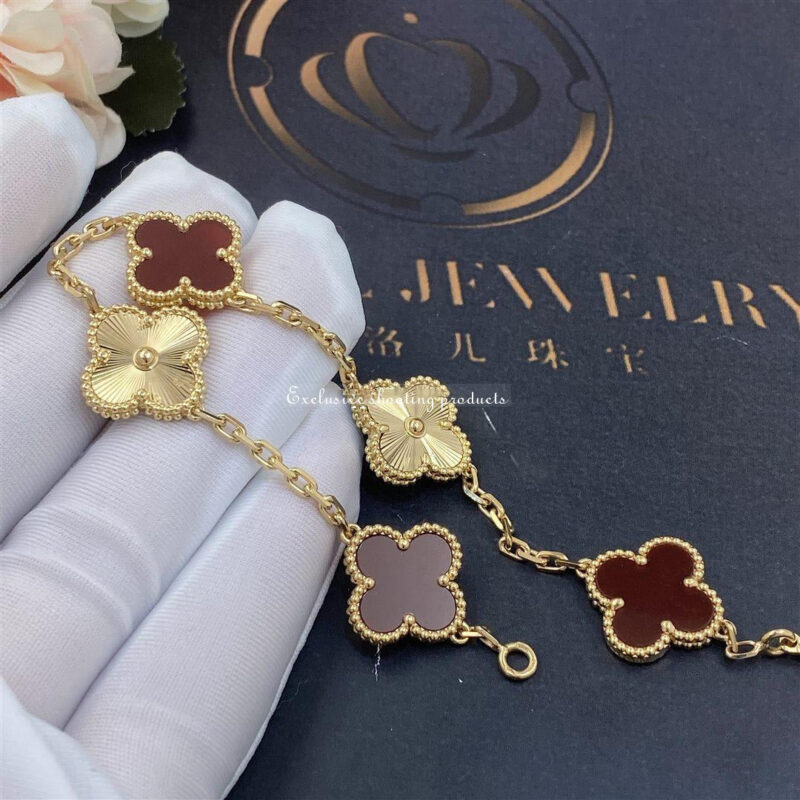 Van Cleef & Arpels VCARP7RP00 Vintage Alhambra bracelet 5 motifs Yellow Gold Edition bracelet 3